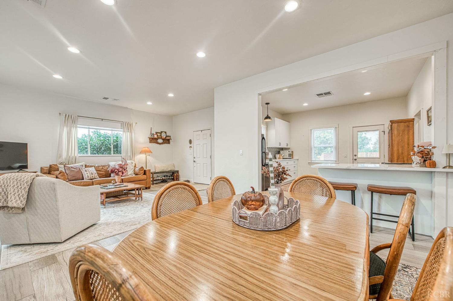 343 6th Avenue Dr, Kingsburg, CA 93631