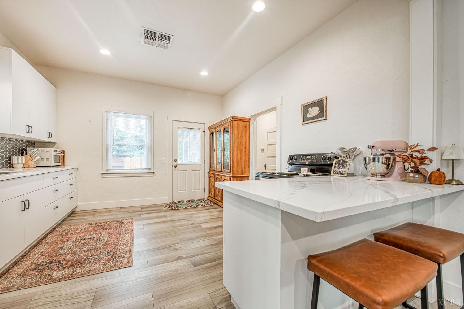 343 6th Avenue Dr, Kingsburg, CA 93631