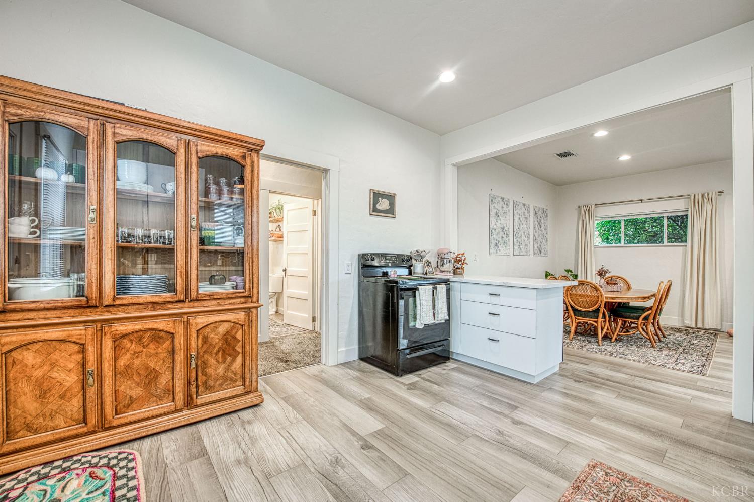 343 6th Avenue Dr, Kingsburg, CA 93631