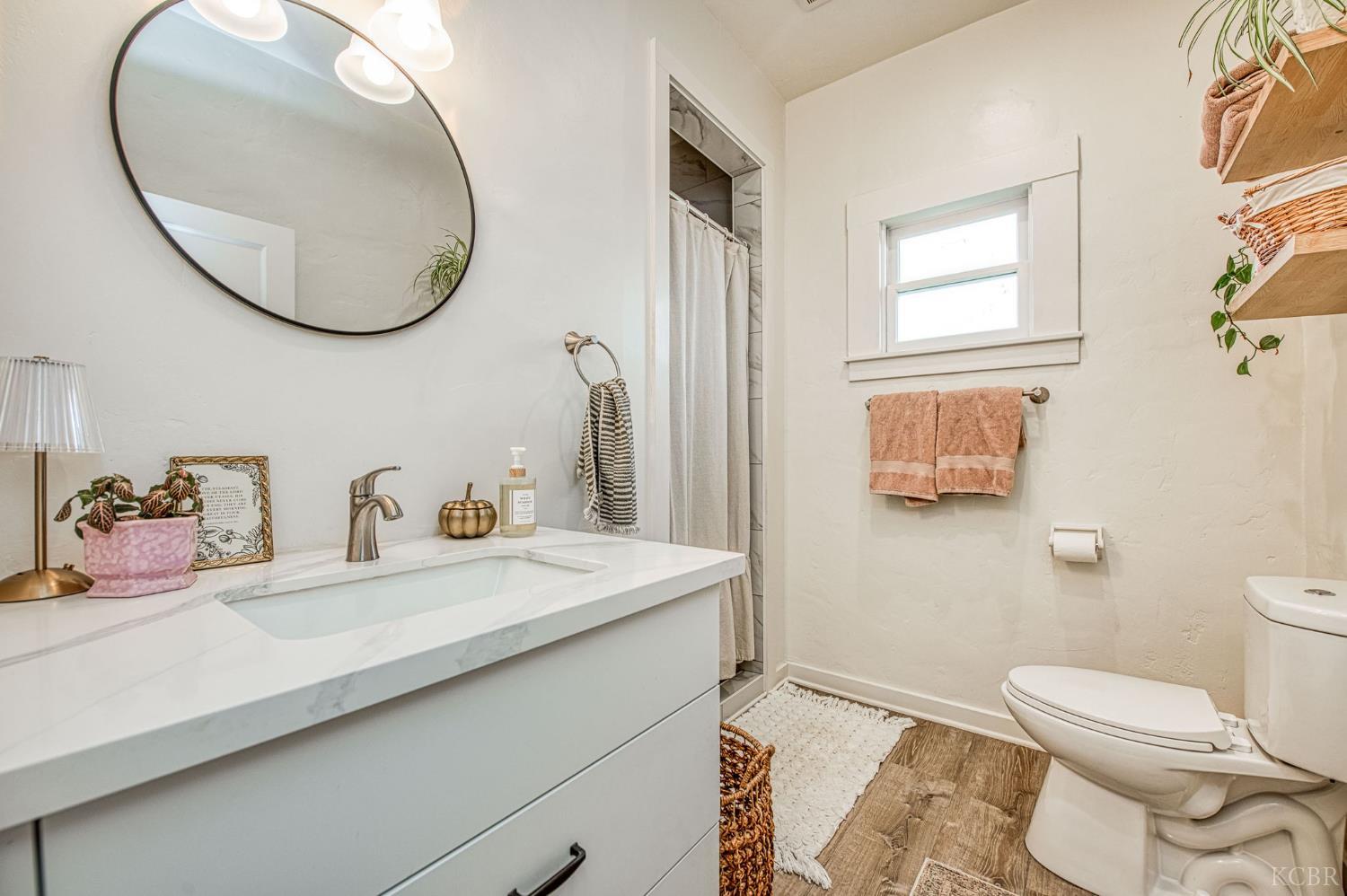 343 6th Avenue Dr, Kingsburg, CA 93631