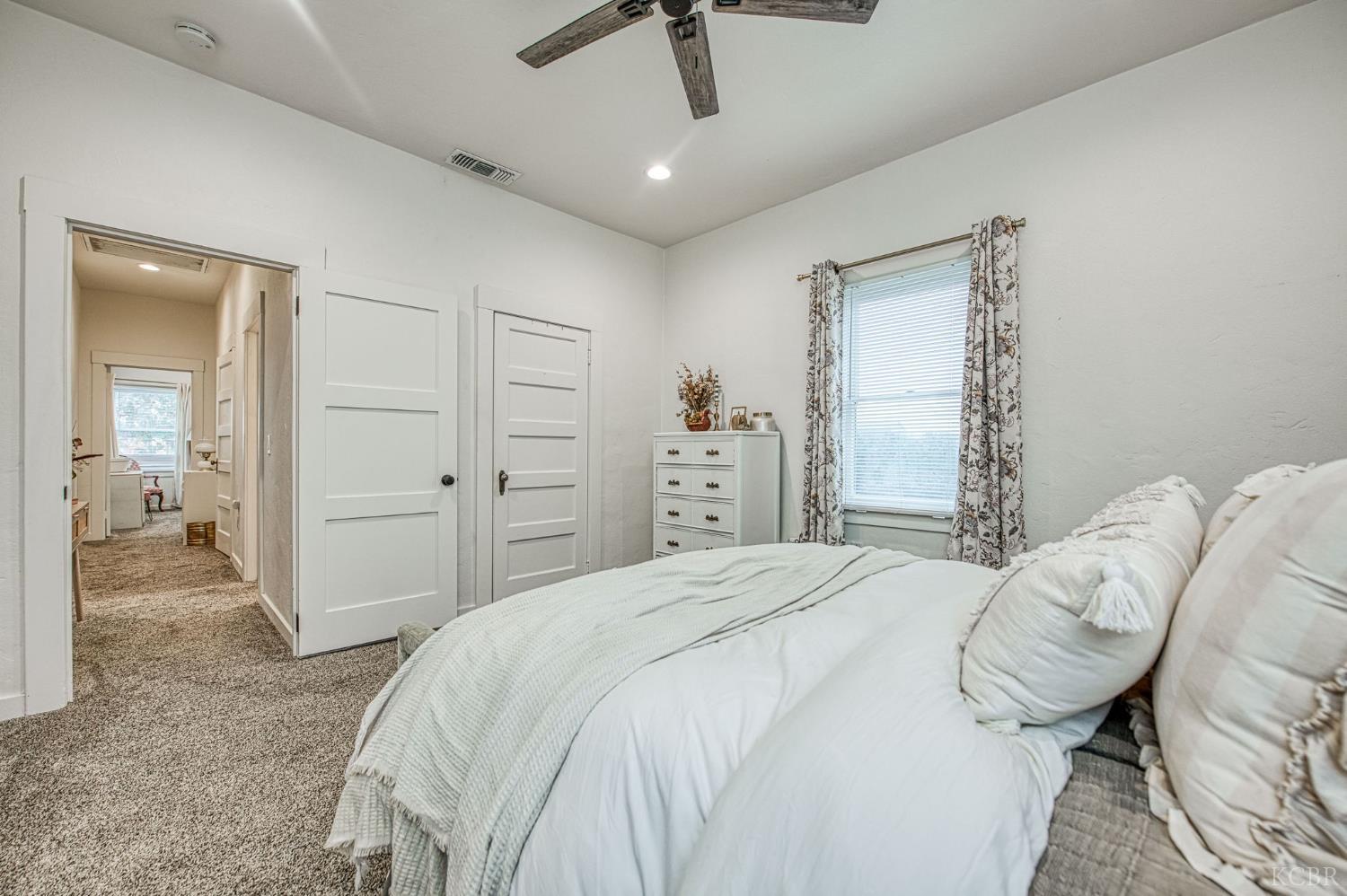 343 6th Avenue Dr, Kingsburg, CA 93631