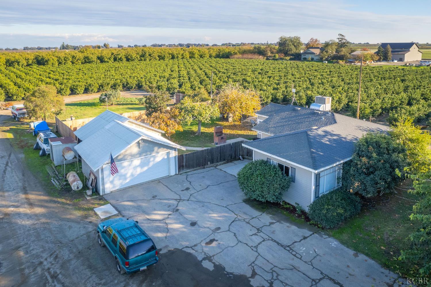 343 6th Avenue Dr, Kingsburg, CA 93631