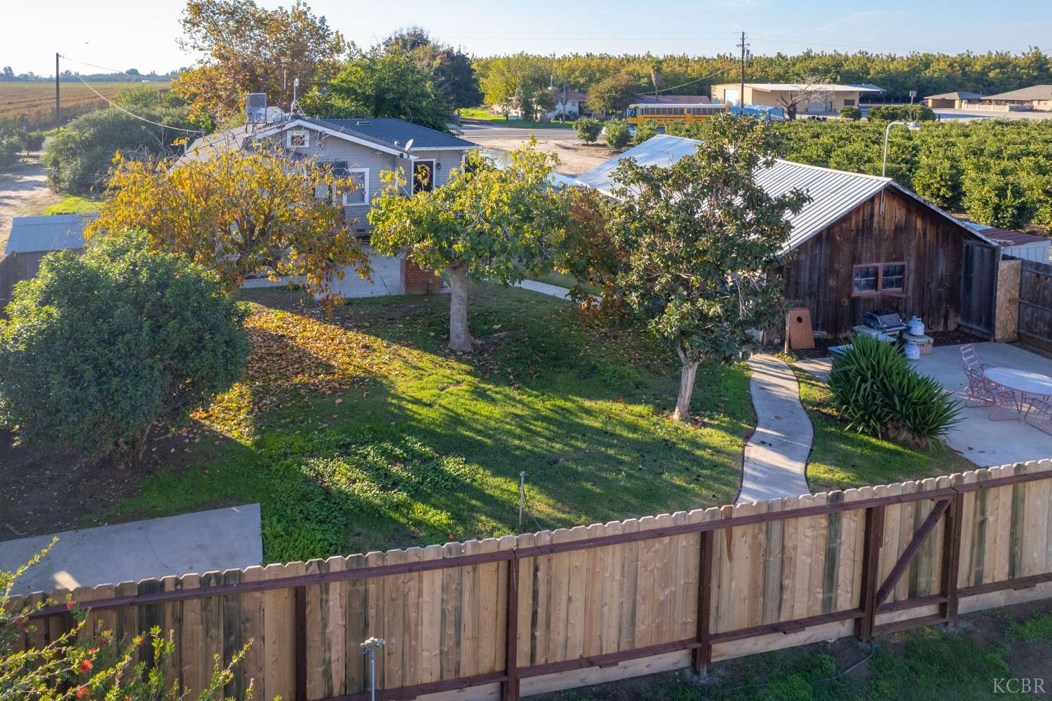 343 6th Avenue Dr, Kingsburg, CA 93631