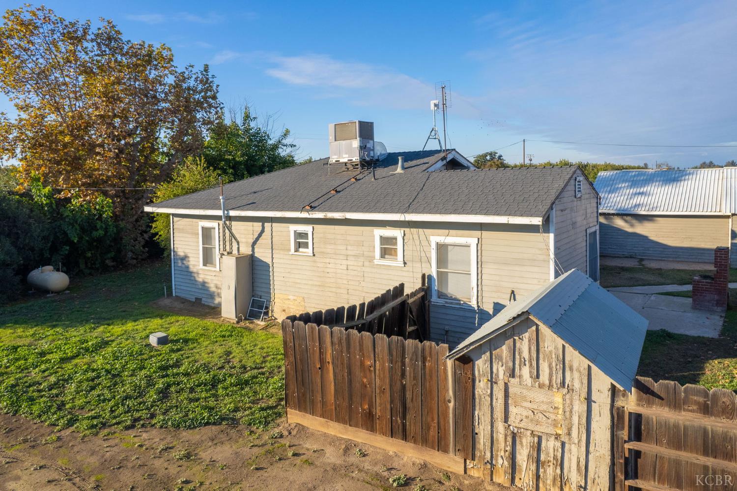 343 6th Avenue Dr, Kingsburg, CA 93631