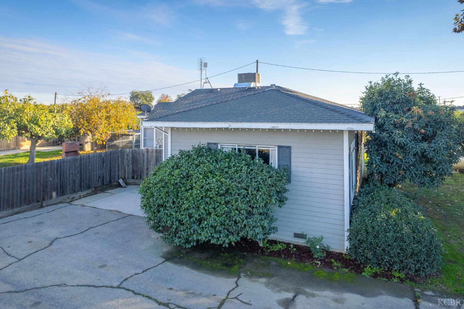 343 6th Avenue Dr, Kingsburg, CA 93631