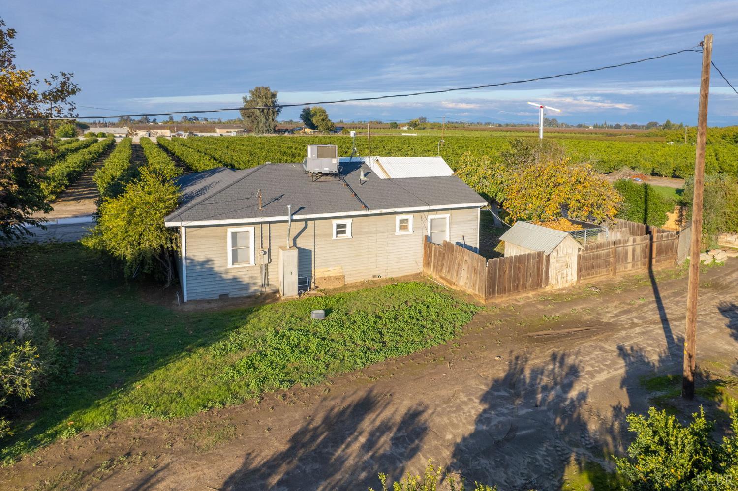 343 6th Avenue Dr, Kingsburg, CA 93631